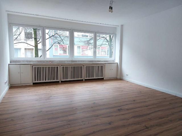 Bezugsfertige 2 Zimmer Wohnung mit modernem Bad und großem Wohnzimmer
