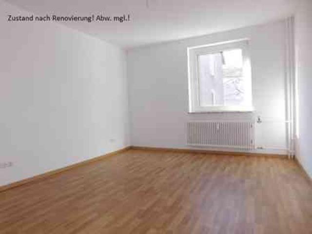 Bezugsfertige 3 Raumwohnung im EG mit Laminat und Balkon