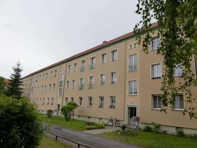 bezugsfertige 3 Raumwohnung mit Tageslichtbad, Badewanne und Balkon in der Altstadt