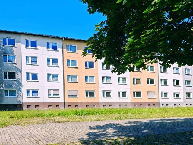 bezugsfertige 3 Raumwohnung mit Tageslichtbad und Balkon im WK III