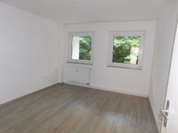 Bezugsfertige 3 Zimmer Erdgeschosswohnung mit Balkon