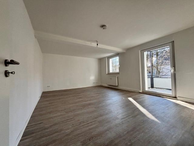 Bezugsfertige 3 Zimmer Wohnung im Erdgeschoss in frisch modernisiertem Gebäude