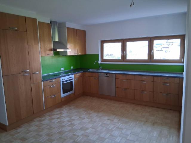 Bezugsfertiges 3 Zimmer Raumwunder mit Loggia & Tiefgarage: Ruhig & Zentral
