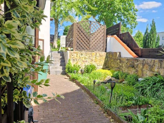 Bezugsfertiges Einfamilienhaus mit Büro in der Innenstadt von Altenburg