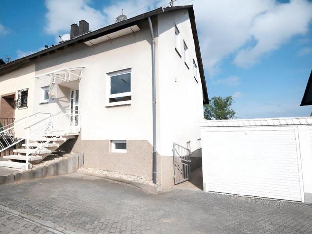 Bezugsfertiges Einfamilienhaus mit Einliegerwohnung