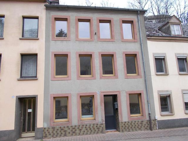 Bezugsfertiges Reihenhaus in Neuerburg mit Nebengebäude