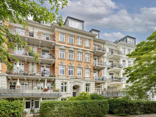 Bezugsfertiger Altbau mit Süd West Balkon, Weitblick & Jugendstil Charme
