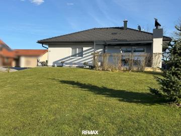 Bezugsfertiger, moderner Bungalow mit Burgblick