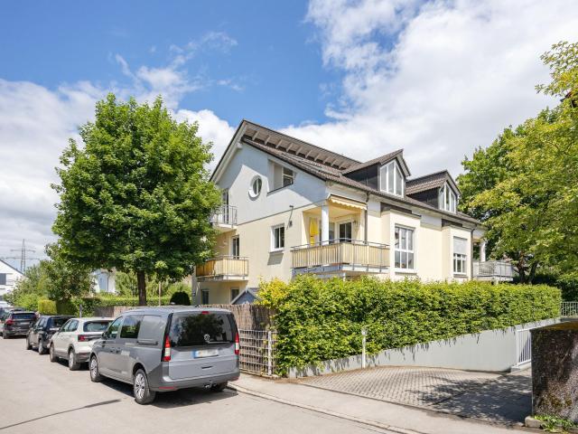 Bezugsfrei, modern, ruhig | 2 Zi DG Whg. mit Balkon, Loggia, Tageslichtbad und TG Einzelstellplatz