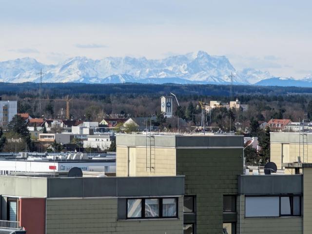 „Bezugsfrei & Modernisiert Energie C: 1 Zi Apartment mit Alpenblick + Garage!“