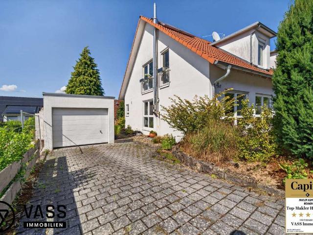 Bezugsfrei ohne Sanierung: Doppelhaushälfte von 2005 mit Garten und Garage in Oedheim