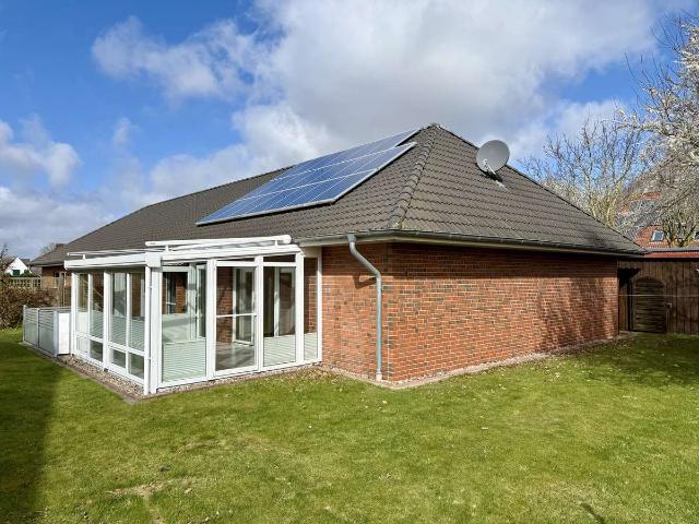 Bezugsfrei A+ Ebenerdige DHH, BJ 2012 mit PV Anlage, Wintergarten, Garage