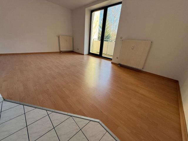Bezugsfrei ab dem 1.1.27 1. OG mit groÃem SÃ¼d Balkon in KÃ¼chwaldnÃ¤he !
