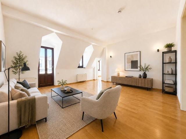 Bezugsfrei & frisch renoviert: Stilvolle 4,5 Zimmer Wohnung