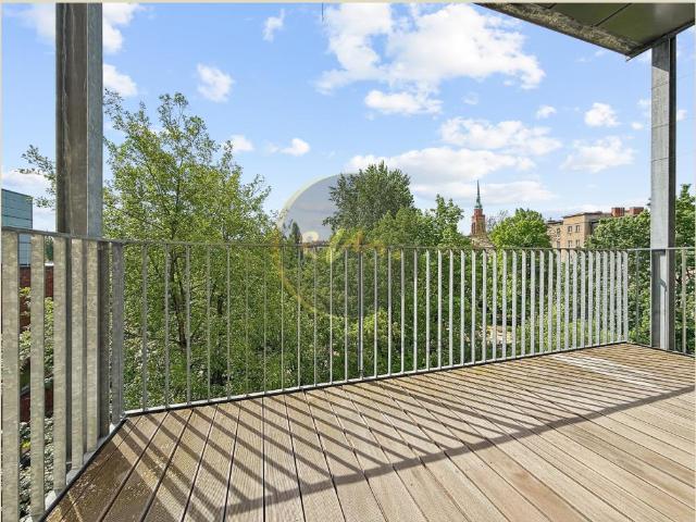 Bezugsfrei: Gefragte Lage, Balkon mit Aus und Weitblick, attraktiver Altbau.