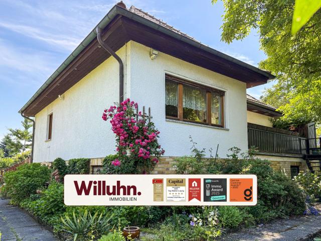 Bezugsfrei: Gepflegtes Einfamilienhaus mit idyllischem Garten, Carport, EBK und Ausbaureserve