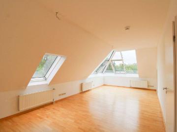 Bezugsfrei! Großzügige Maisonettewohnung mit Balkon + Stellplatz in Hohen Neuendorf