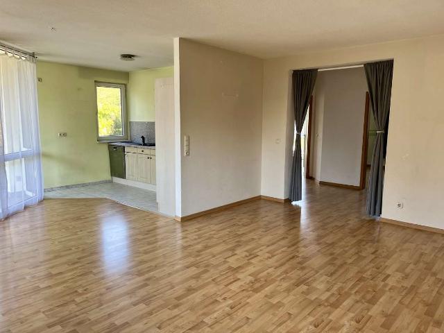 Bezugsfrei! Helle 3 Zimmer Wohnung mit 2 Balkonen in ruhiger Lage
