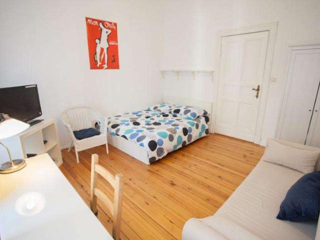 Bezugsfrei im Akazienkiez – Altbau, Wohnküche und Blick ins Grüne