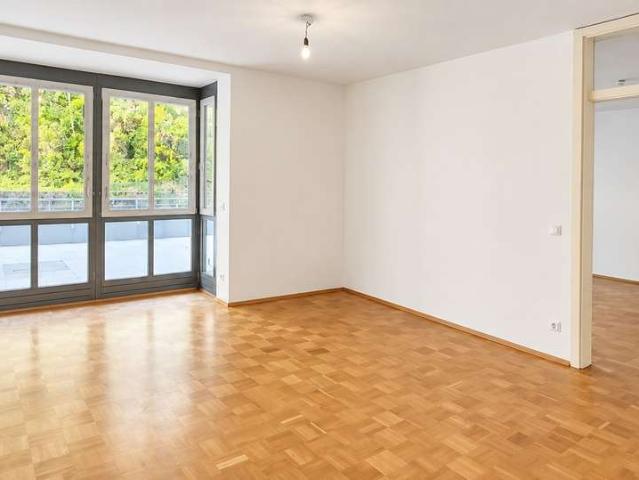 Bezugsfrei im Spitäle – große, helle Wohnung mit Terrasse & Tiefgarage