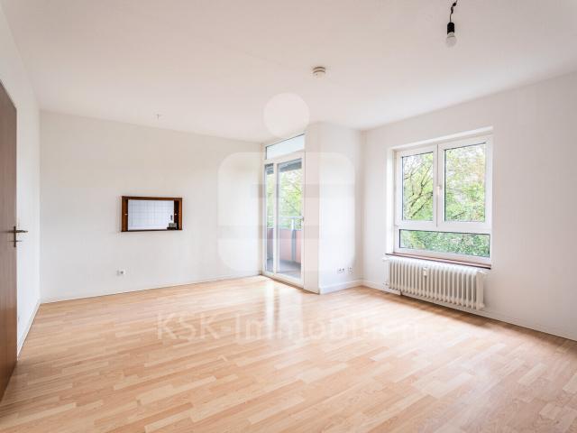 Bezugsfrei im 4. OG: Gepflegte 3 Zimmer Wohnung mit optimalem Schnitt und Südwestbalkon