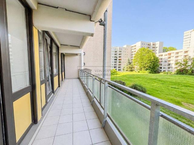 Bezugsfrei in Köln Junkersdorf: 3,5 Zimmer mit großem Balkon und TG Stellplatz