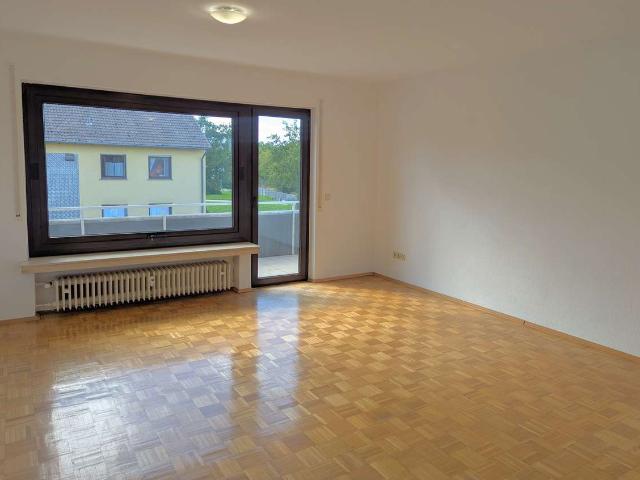 Bezugsfrei in Vellmar: 2,5 Zimmer Wohnung mit Loggia, Parkett und Fernblick, provisionsfrei