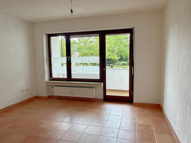 Bezugsfrei & provisionsfrei: Großzügige 2 Zimmer Wohnung mit Südwest Loggia und Stellplatz