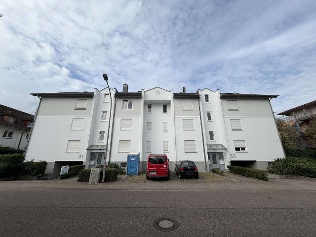 BEZUGSFREI ! Ruhige Zwei Zimmer Wohnung im Stadtzentrum mit Südbalkon und TG Stellplatz