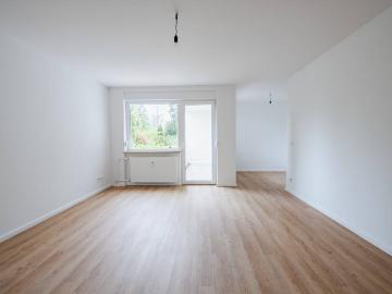 Bezugsfrei, saniert: Attraktive Balkon Wohnung in Zehlendorf | provisionsfrei