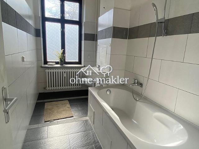 Bezugsfrei und provisionsfrei großzügige und helle 1 Zimmer Wohnung im 1. OG in Berlin Adlershof