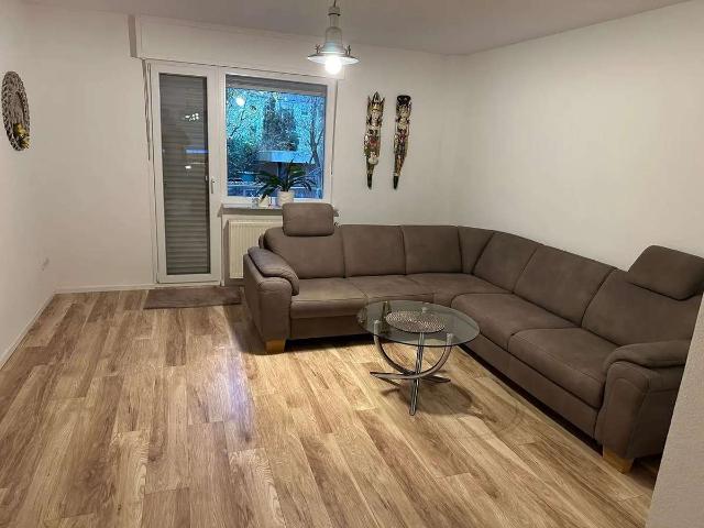 BEZUGSFREI* Wohnung trifft Hausgefühl: 2 Zi mit Balkon & eigenem rd. 100 m² Garten + Stellplatz