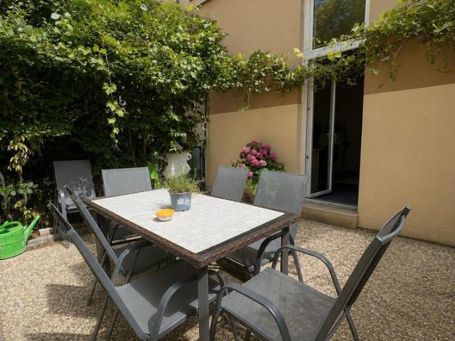 Bezugsfreie 4 Zi Altbau Wohnung 102 m² Kreuzberg MARKLERFREI