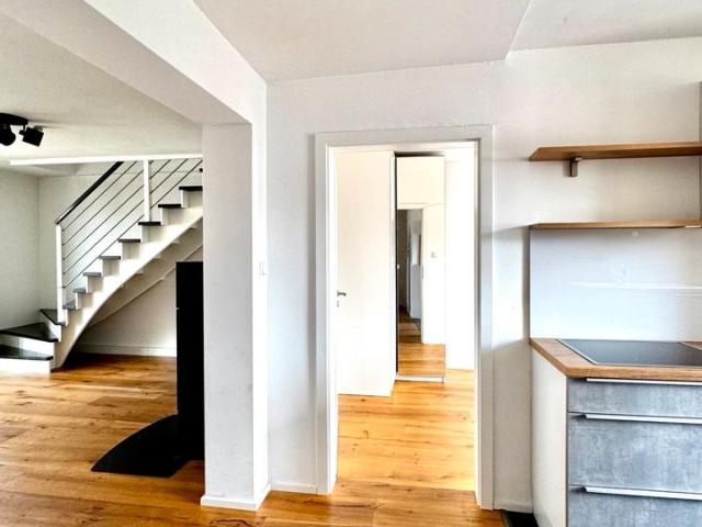 Bezugsfreie 4 Zimmer Maisonette mit Balkon, Kamin & Garage