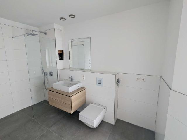 Bezugsfreie 2 Zimmer Wohnung | ca. 64m² | Sondernutzungsrecht für Terrasse & Garten | Einbauküche