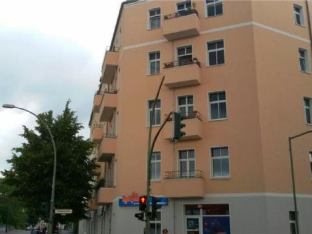 Bezugsfreie 2 Zimmer Altbauwohnung in Friedrichshain