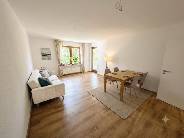 Bezugsfreie 2 Zimmer mit EBK, Balkon und Stellplatz