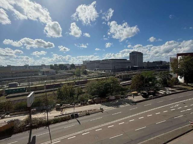 Bezugsfreie 2 ZKB mit Balkon an der Grenze zu Handschuhsheim | Großteils modernisiert | Fernwärme