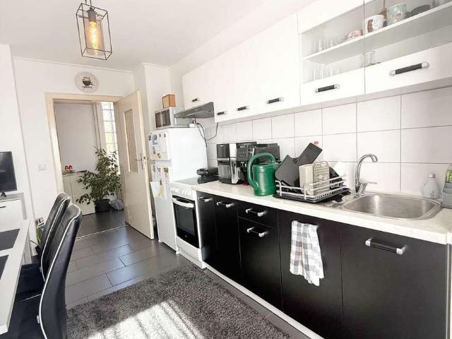 Bezugsfreie 2 ZKB mit Balkon an der Grenze zu Rohrbach | Großteils modernisiert | Fernwärme Heizung