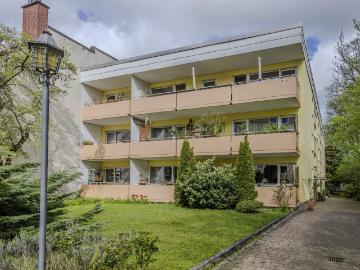 Bezugsfreie 2,5 Zimmer Wohnung mit zwei Balkonen, in absolut ruhiger Innenhoflage