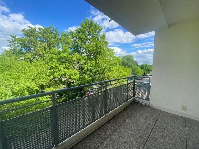 Bezugsfreie 2ZKB2B Wohnung mit Aufzug und TG in MA Vogelstang! Der Grund und Boden ist Eigentum!