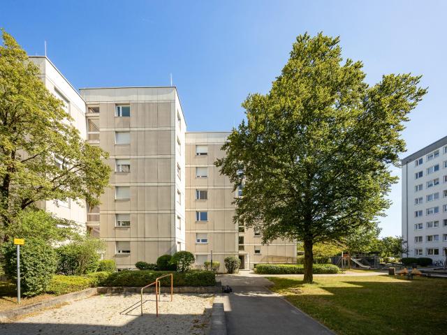 Bezugsfreie 3 Zimmer Wohnung mit Südwest Loggia in gefragter Wohnlage von Unterschleißheim