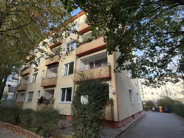 Bezugsfreie 3 Zimmer Wohnung mit Südbalkon in ruhiger Steglitzer Lage