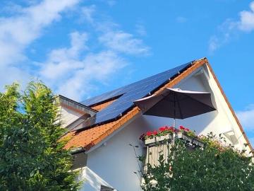 Bezugsfreie 3 Zimmer Wohnung mit Südbalkon  PV Anlage und Tiefgarage
