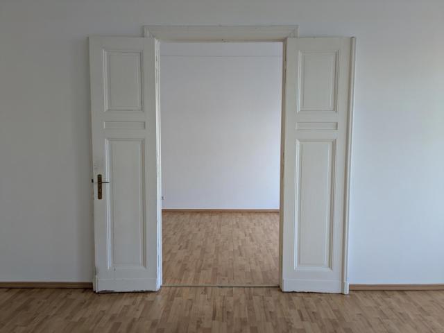 Bezugsfreie 3 Zimmer Altbauwohnung mit Balkon in Berlin Pankow