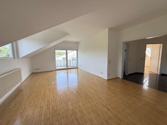 Bezugsfreie 3 Zimmer Dachgeschoss Eigentumswohnung mit 3 Balkonen Marburg Marbach
