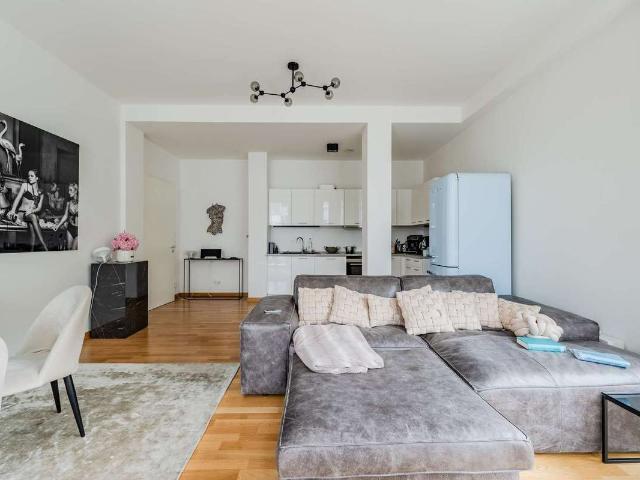 Bezugsfreie 3 Zimmerwohnung mit Balkon und zwei Badezimmern im Herzen der City West