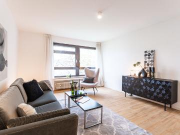Bezugsfreie u. renovierte Wohnung mit Loggia in ruhiger Lage