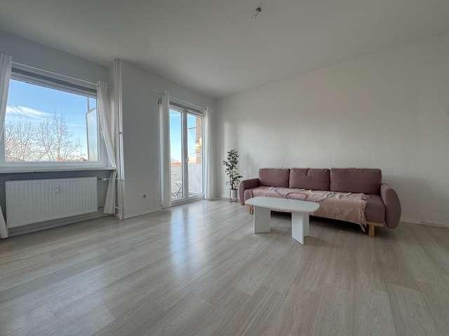 Bezugsfreie und sonnige 1 Zimmer Wohnung mit Südbalkon