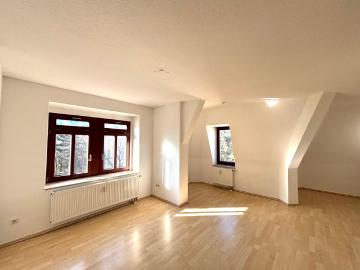 Bezugsfreie Wohnung im Dachgeschoss über 2 Etagen in begehrter Lage von Dresden Striesen